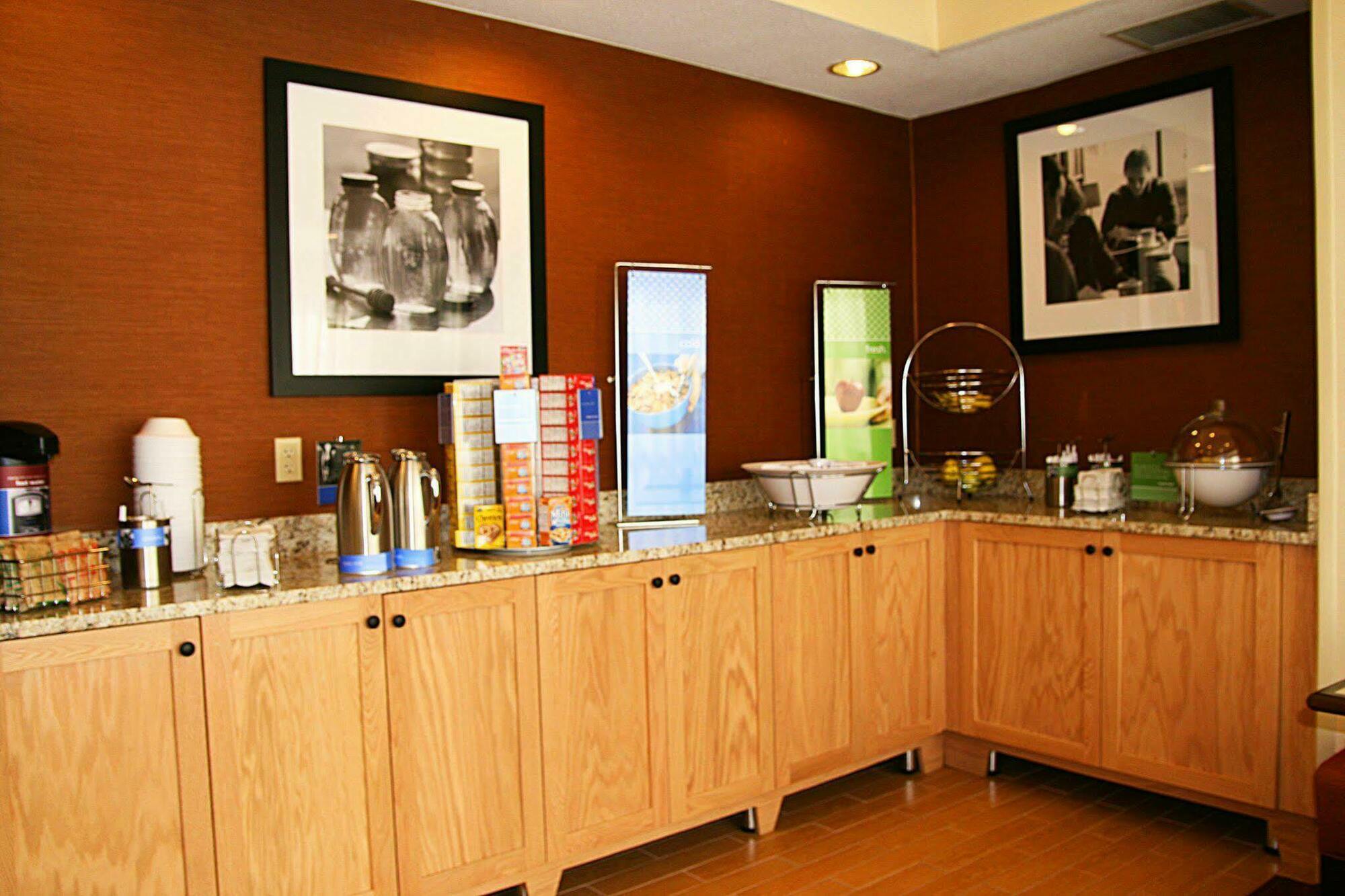 Hampton Inn Zanesville Ristorante foto